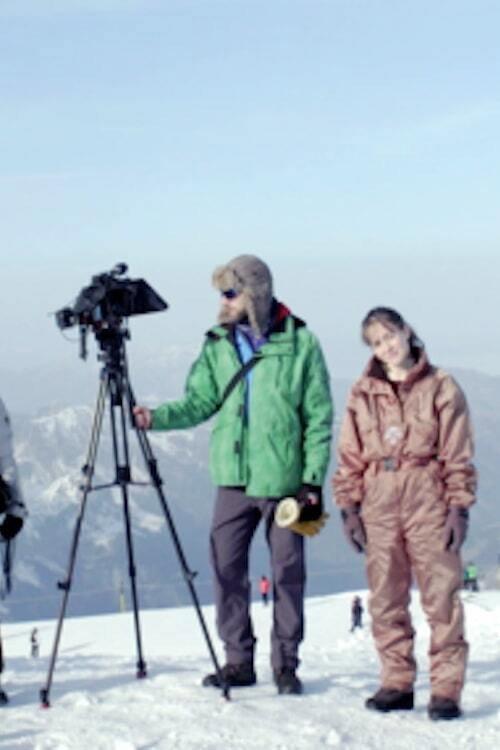 Martina hinter den Bergen backdrop