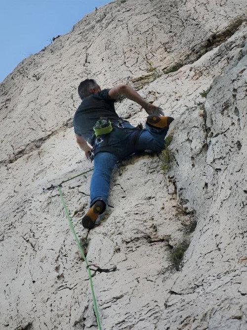 Super Crack : sur les pas de Patrick Edlinger backdrop