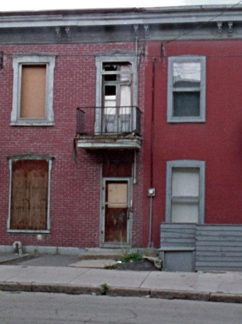 Montréal: The Neighborhood Revived backdrop