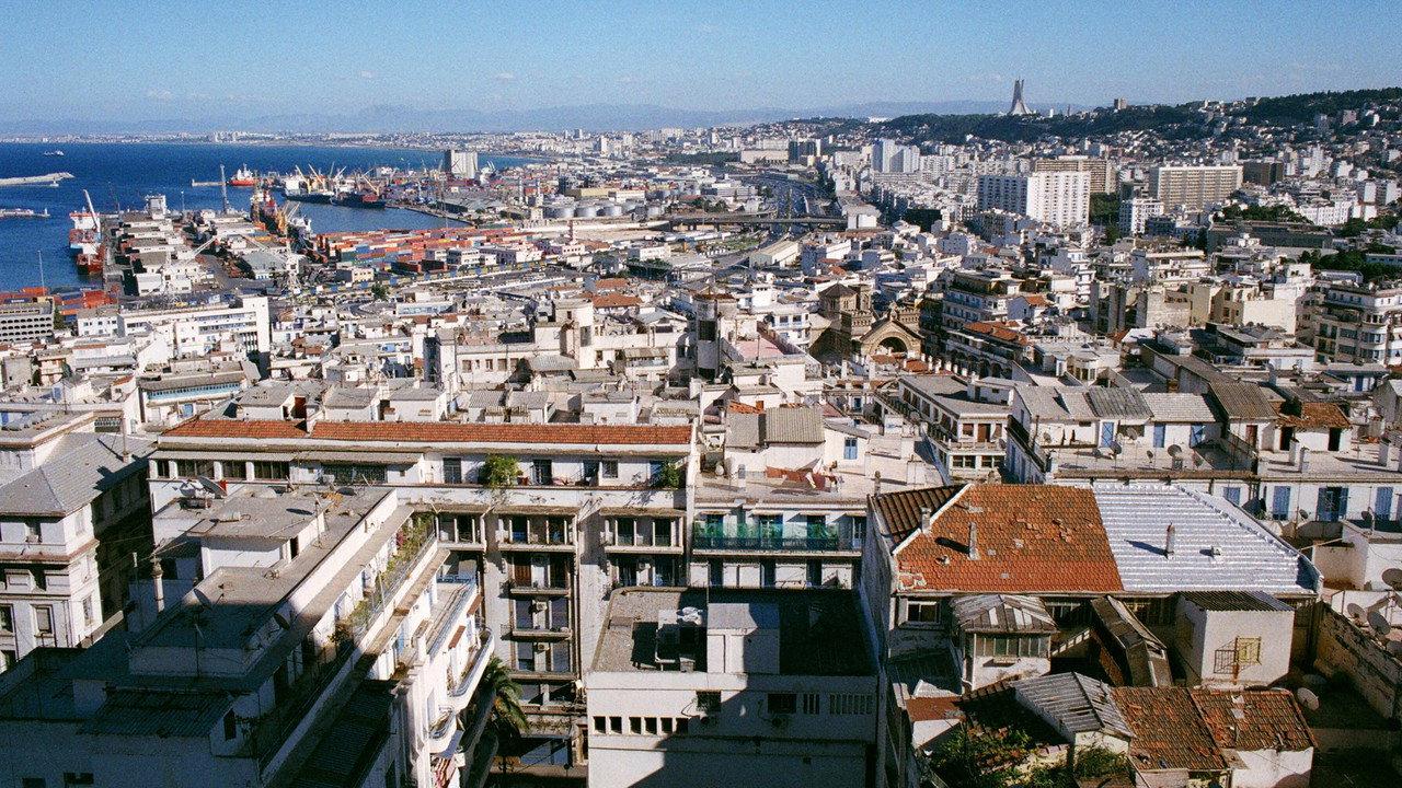 Les Baies d'Alger backdrop