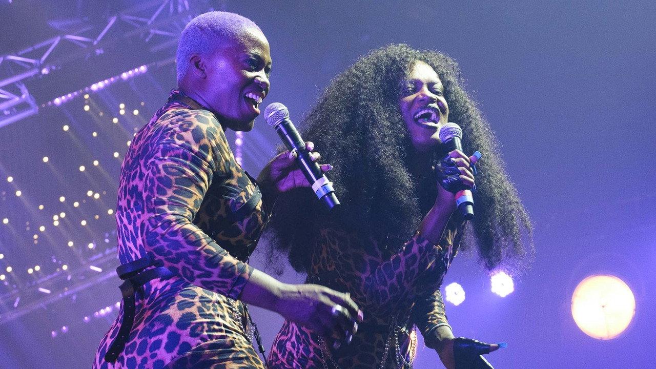 Def Mama Def en concert aux Trans Musicales de Rennes 2024 backdrop
