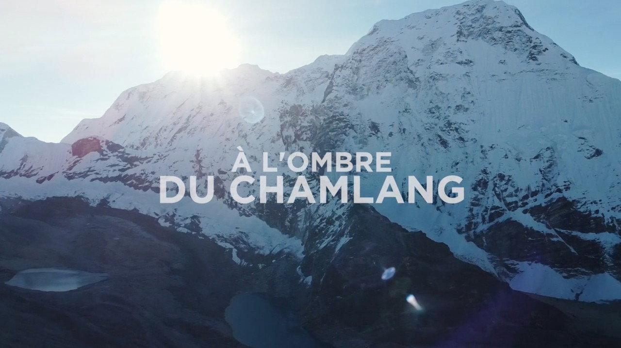À l’Ombre du Chamlang backdrop