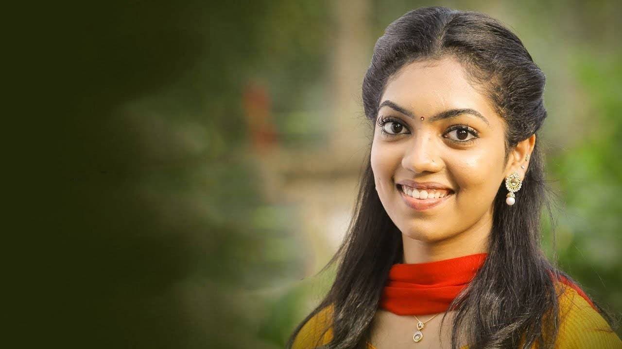 Ningal Camera Nireekshanathilaanu backdrop
