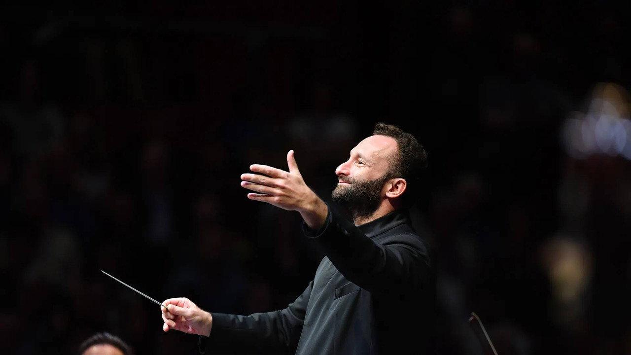 Famous Orchestras: Orchester der Weltklasse backdrop