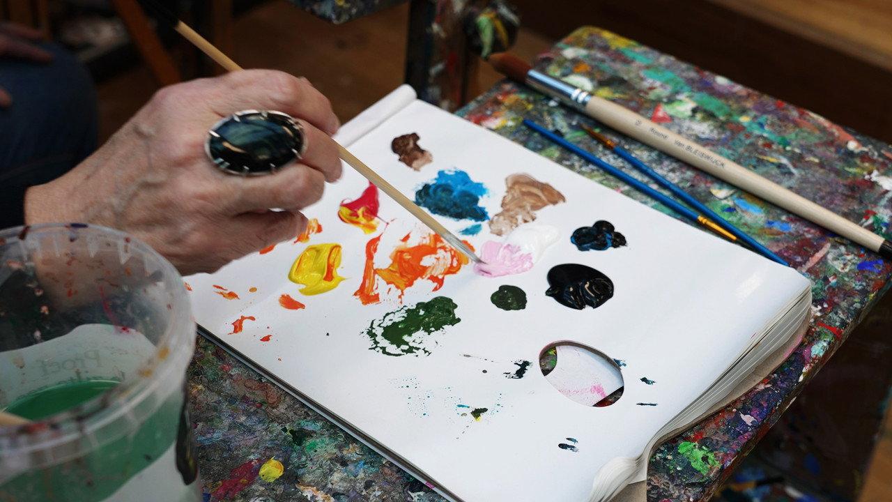Paint me your favourite colour! backdrop