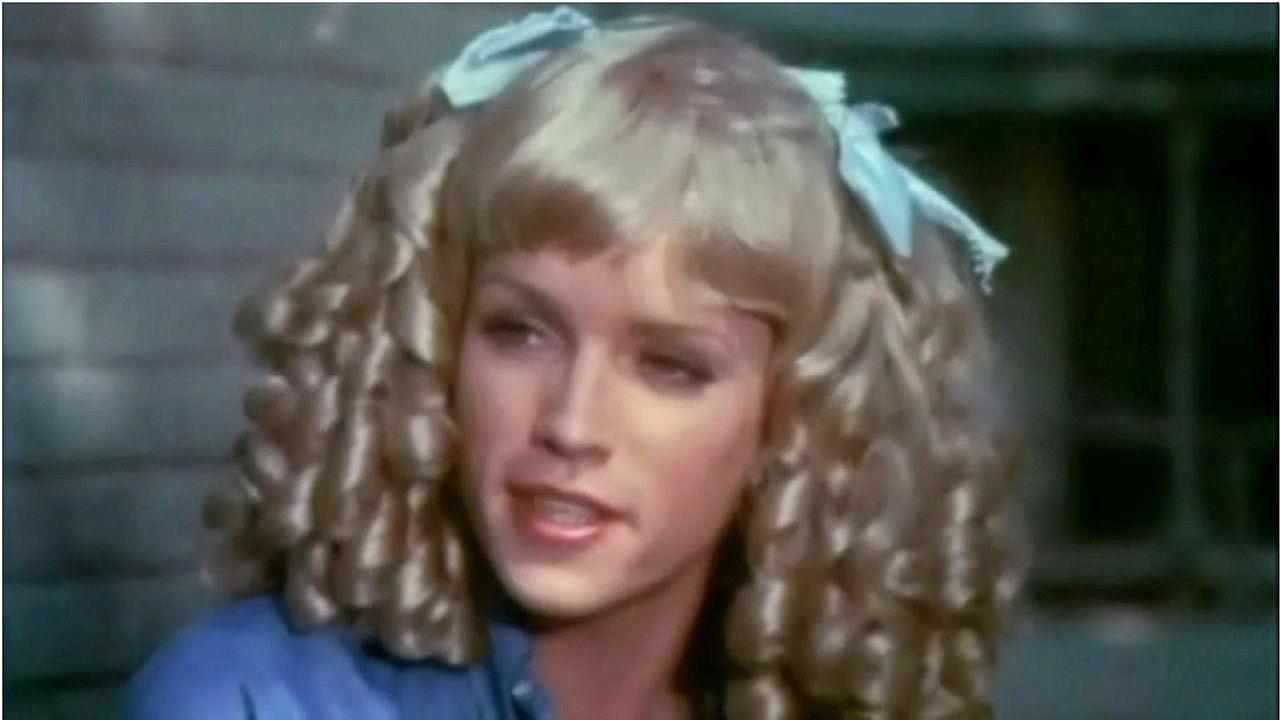 Dinah East backdrop