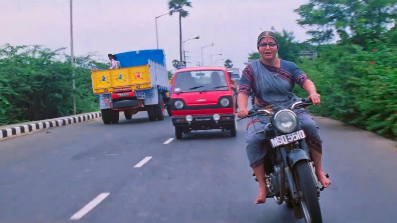 Avvai Shanmugi backdrop
