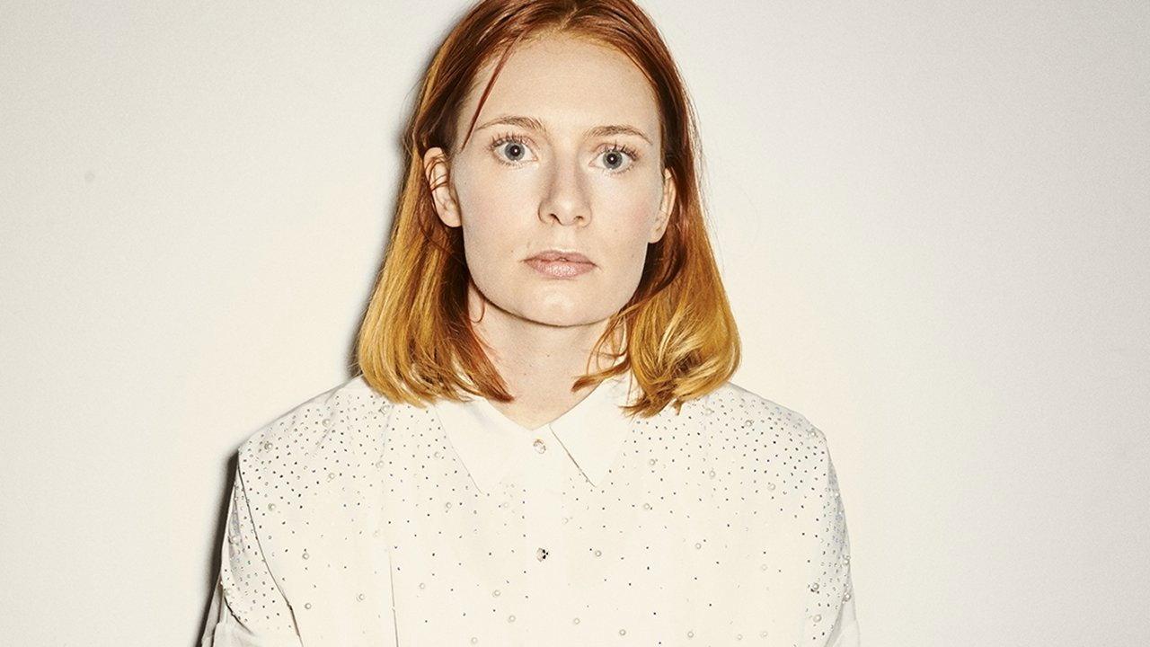 Annika Aakjær - ENEBARN backdrop