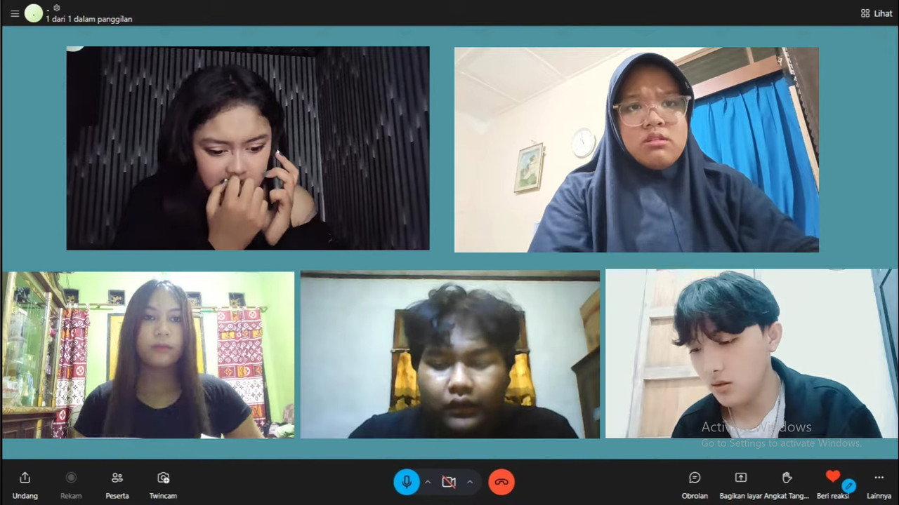The Class: Online backdrop