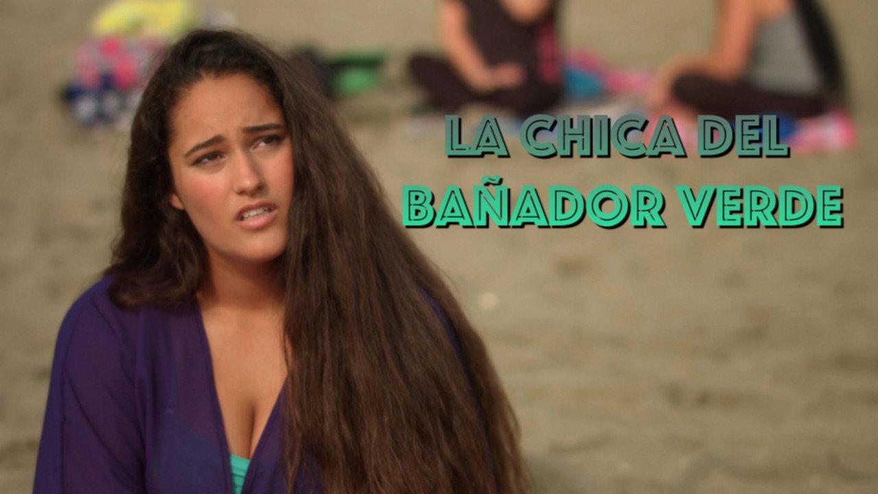 La chica del bañador verde backdrop