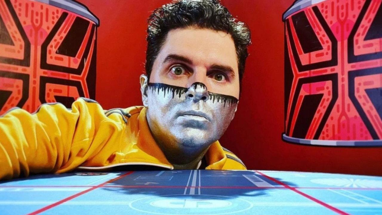 Captain Disillusion backdrop