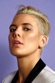 Betty Who profile photo