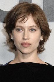 Lou de Laâge profile photo