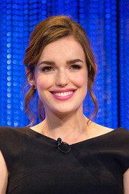 Elizabeth Henstridge profile photo