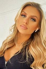 Chloe Burrows profile photo