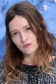 Christa Théret profile photo